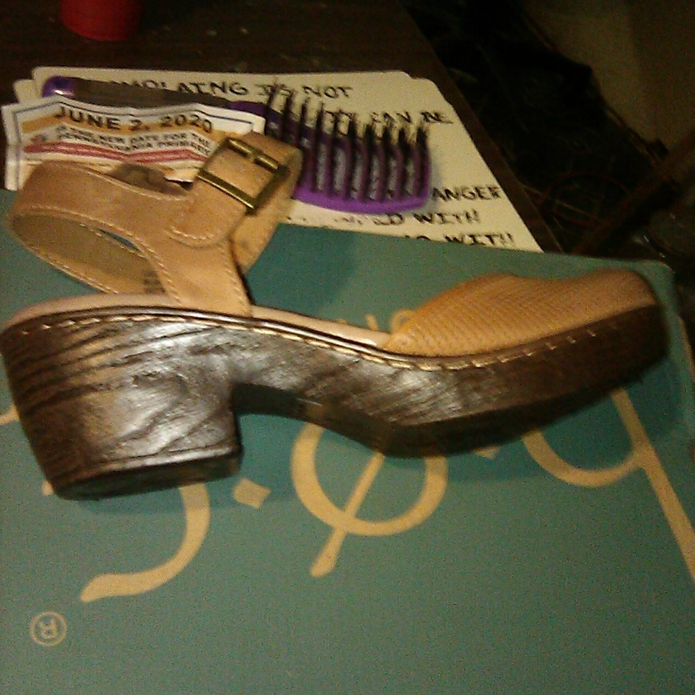 B.O.C womens clogs